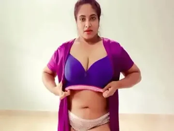 desi indian bhabhi choot me ungli karte huye 1733441624