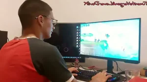 Gamer Con Verga Grande, y Amiga Con Ganas De Sexo!