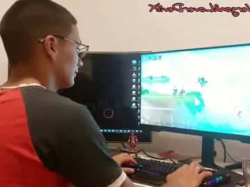 gamer con verga grande y amiga con ganas de sexo 1733441079